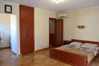 Гостиница Guest House Luchistaya 7 Рыбачье Семейный номер-11